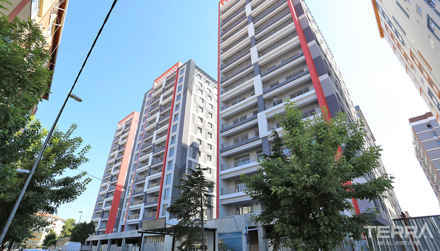 Küçükçekmece Lake View Apartments for Sale in Istanbul near E-5 Road - 31443