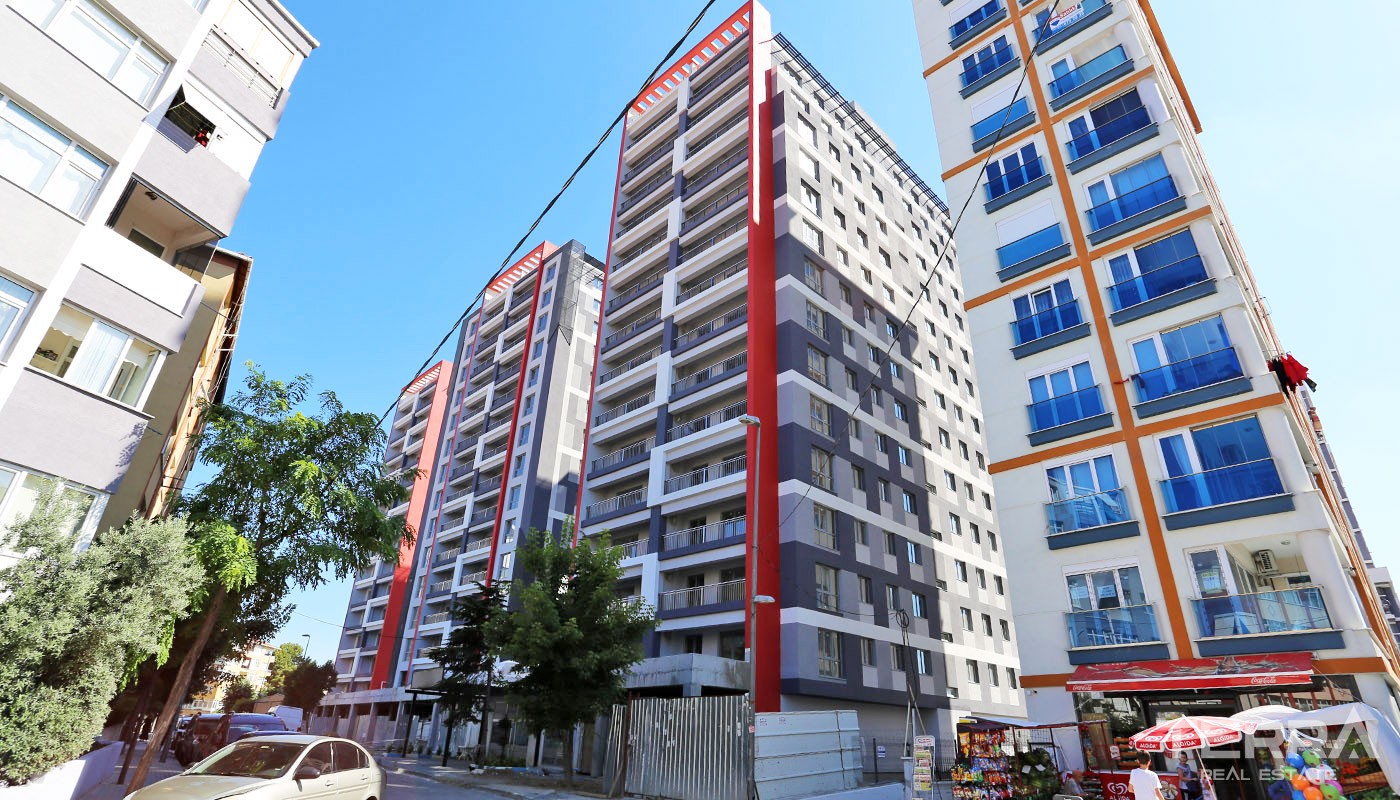 Küçükçekmece Lake View Apartments for Sale in Istanbul near E-5 Road - 31446