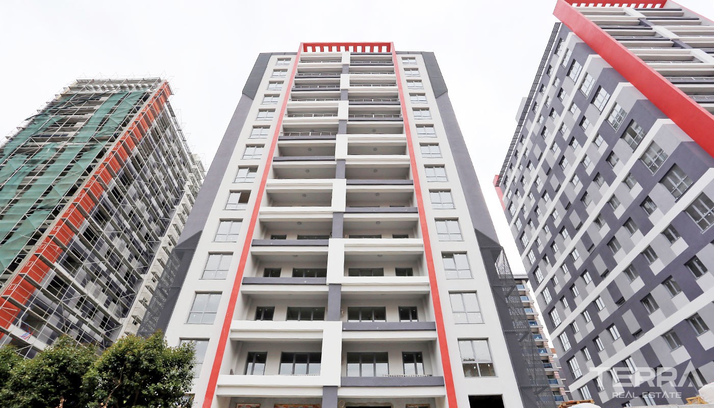 Küçükçekmece Lake View Apartments for Sale in Istanbul near E-5 Road - 31449