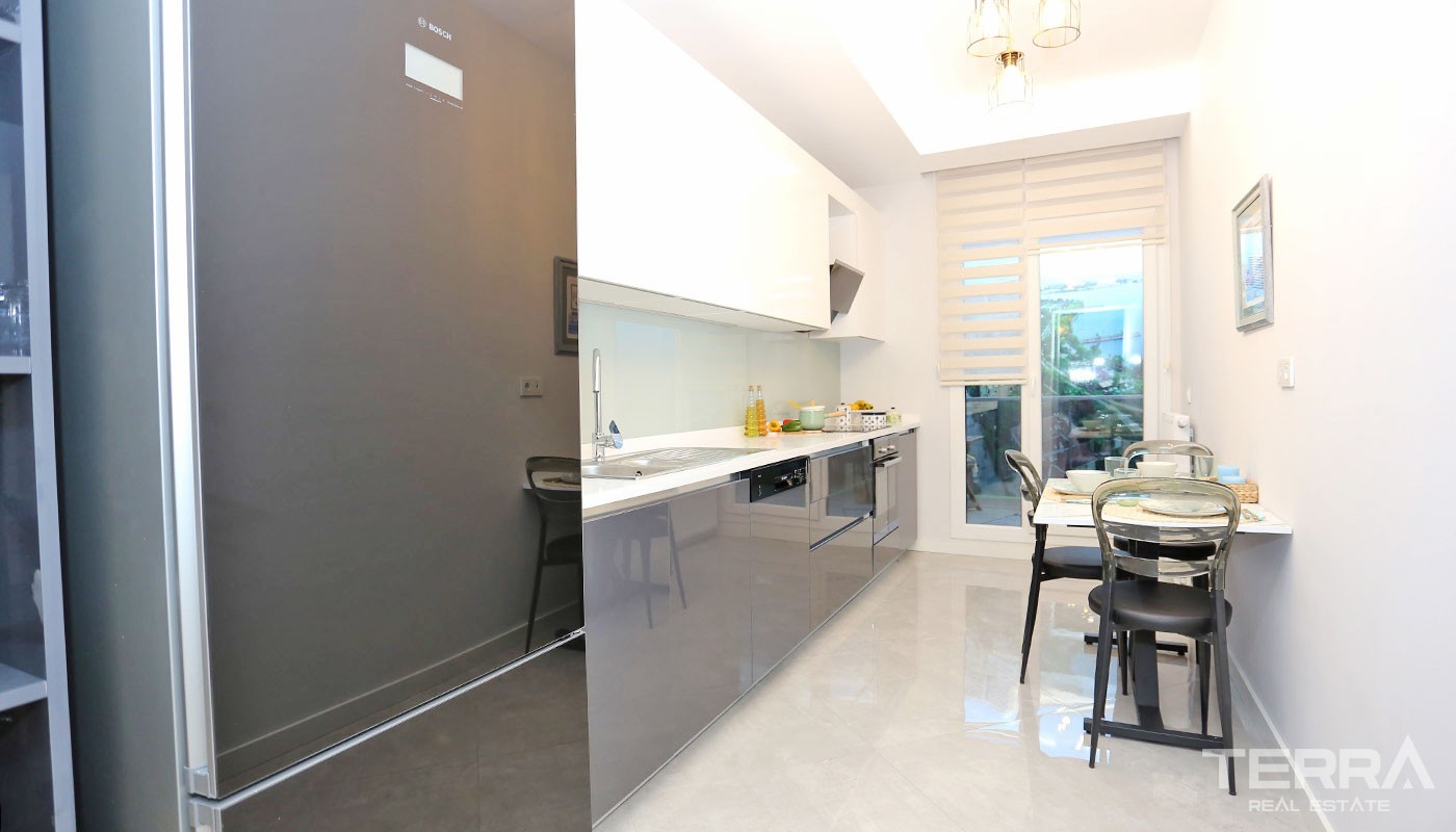 Küçükçekmece Lake View Apartments for Sale in Istanbul near E-5 Road - 31459