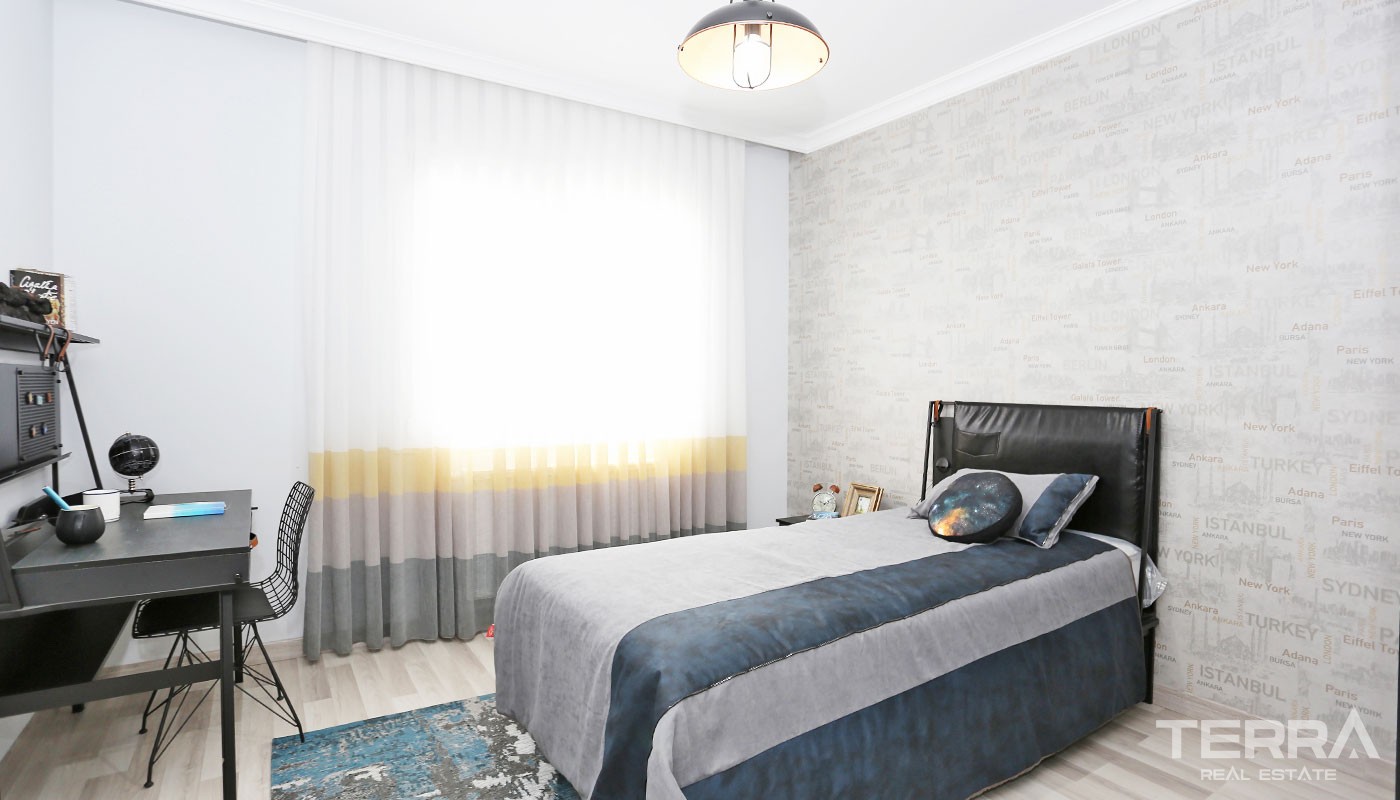 Küçükçekmece Lake View Apartments for Sale in Istanbul near E-5 Road - 31464