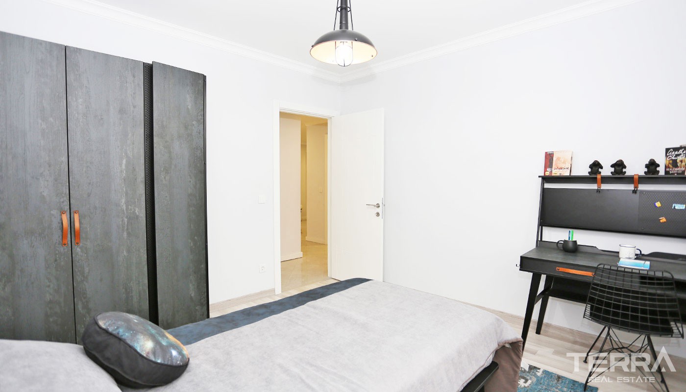 Küçükçekmece Lake View Apartments for Sale in Istanbul near E-5 Road - 31465