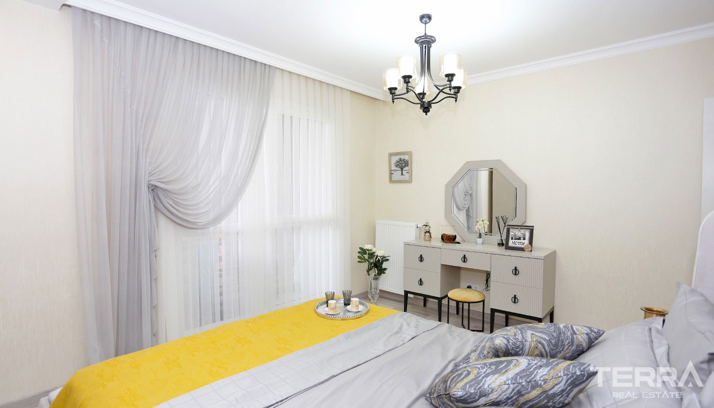 Küçükçekmece Lake View Apartments for Sale in Istanbul near E-5 Road - 31469
