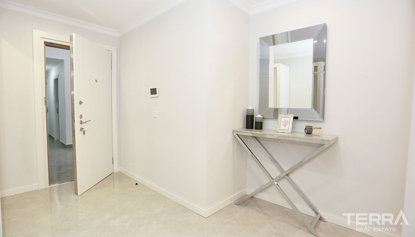Küçükçekmece Lake View Apartments for Sale in Istanbul near E-5 Road - 31475