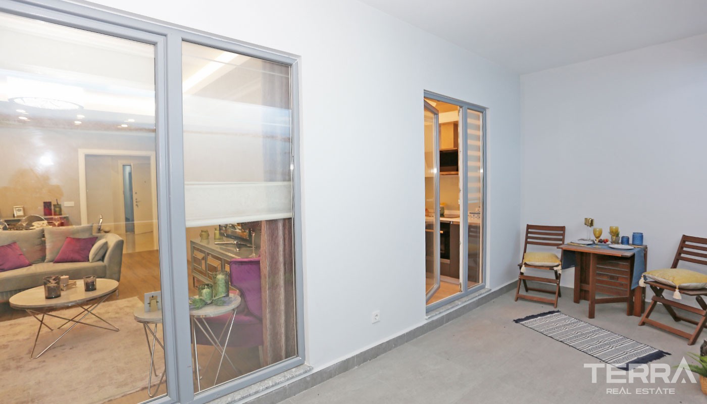 Küçükçekmece Lake View Apartments for Sale in Istanbul near E-5 Road - 31476