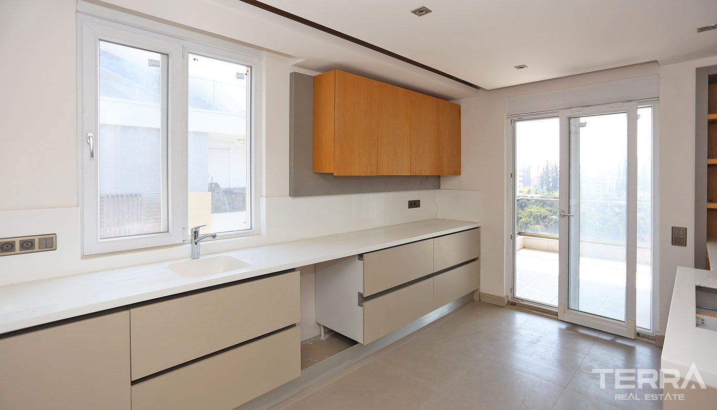 Spacious Antalya Apartments for Sale near Konyaaltı Beach - 31519