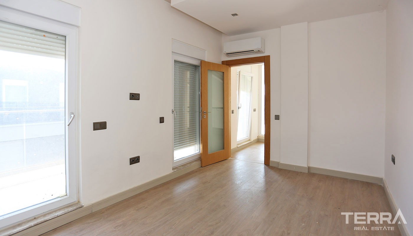 Spacious Antalya Apartments for Sale near Konyaaltı Beach - 31524