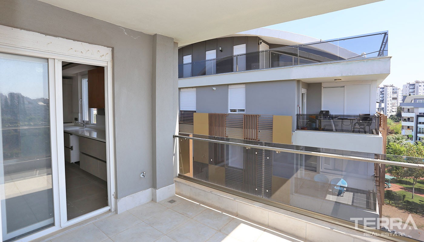 Spacious Antalya Apartments for Sale near Konyaaltı Beach - 31534