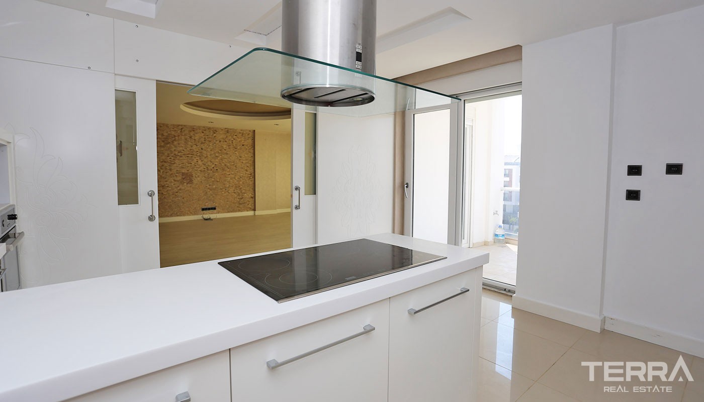 Mountain View Penthouse Apartment for Sale in Antalya Konyaaltı - 31554
