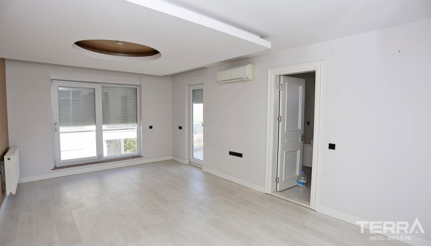Mountain View Penthouse Apartment for Sale in Antalya Konyaaltı - 31559