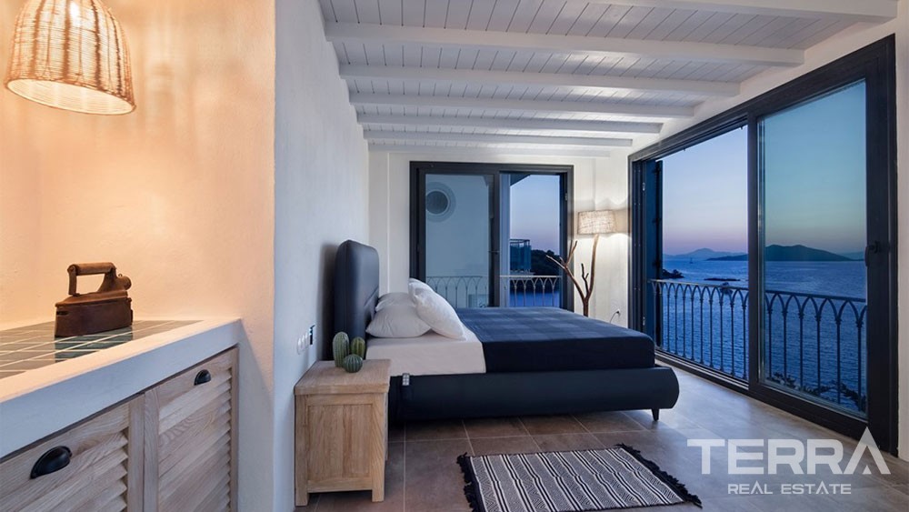 Seafront Villa in Fethiye Şövalye Island Elegantly Furnished - 31989