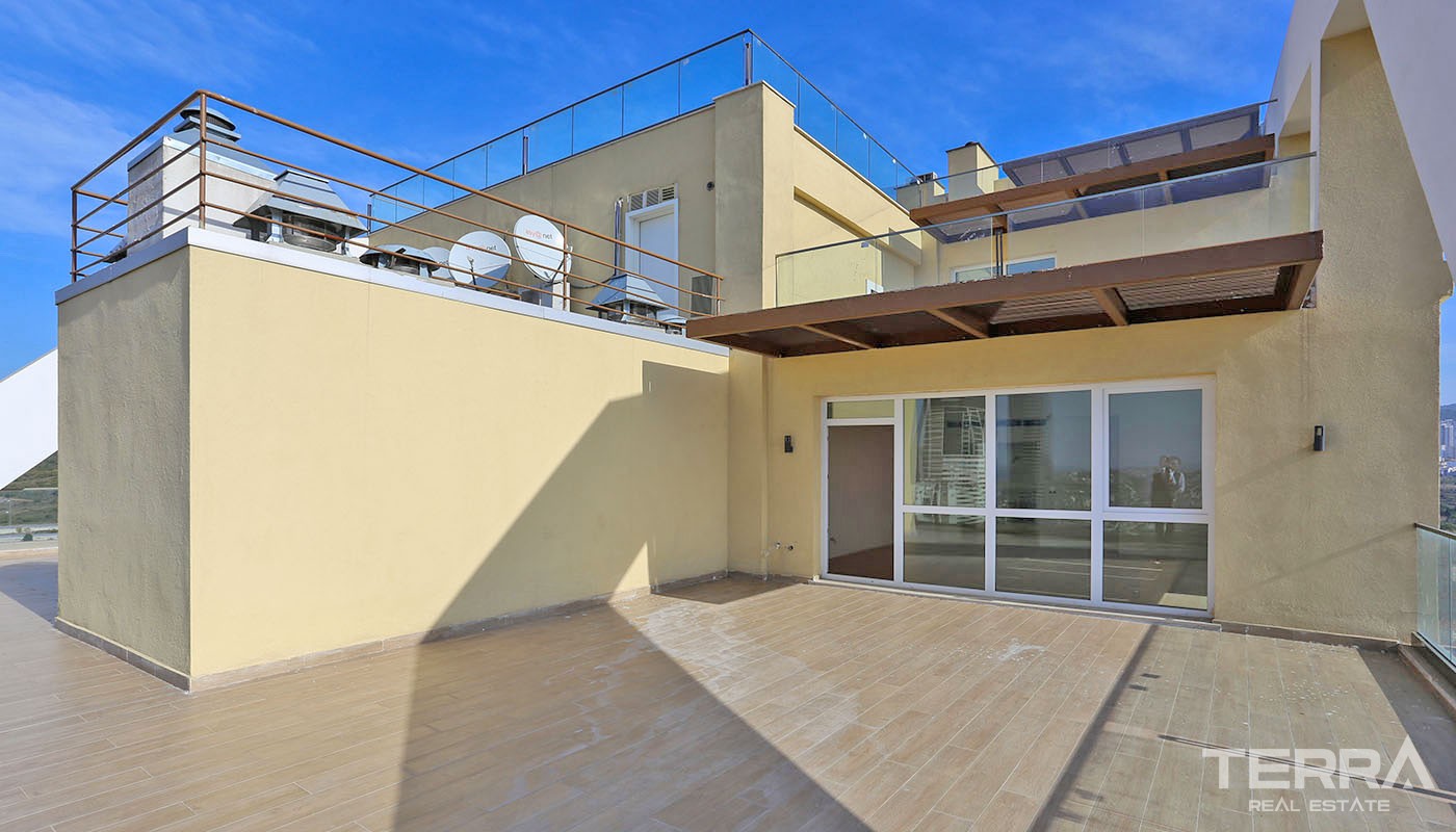 Istanbul New Apartments for Sale with Sea and Island Views in Kartal - 32094