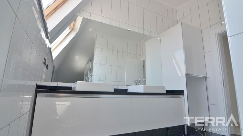 Spacious Penthouses Within Walking Distance to the Sea in Alanya Oba - 32348