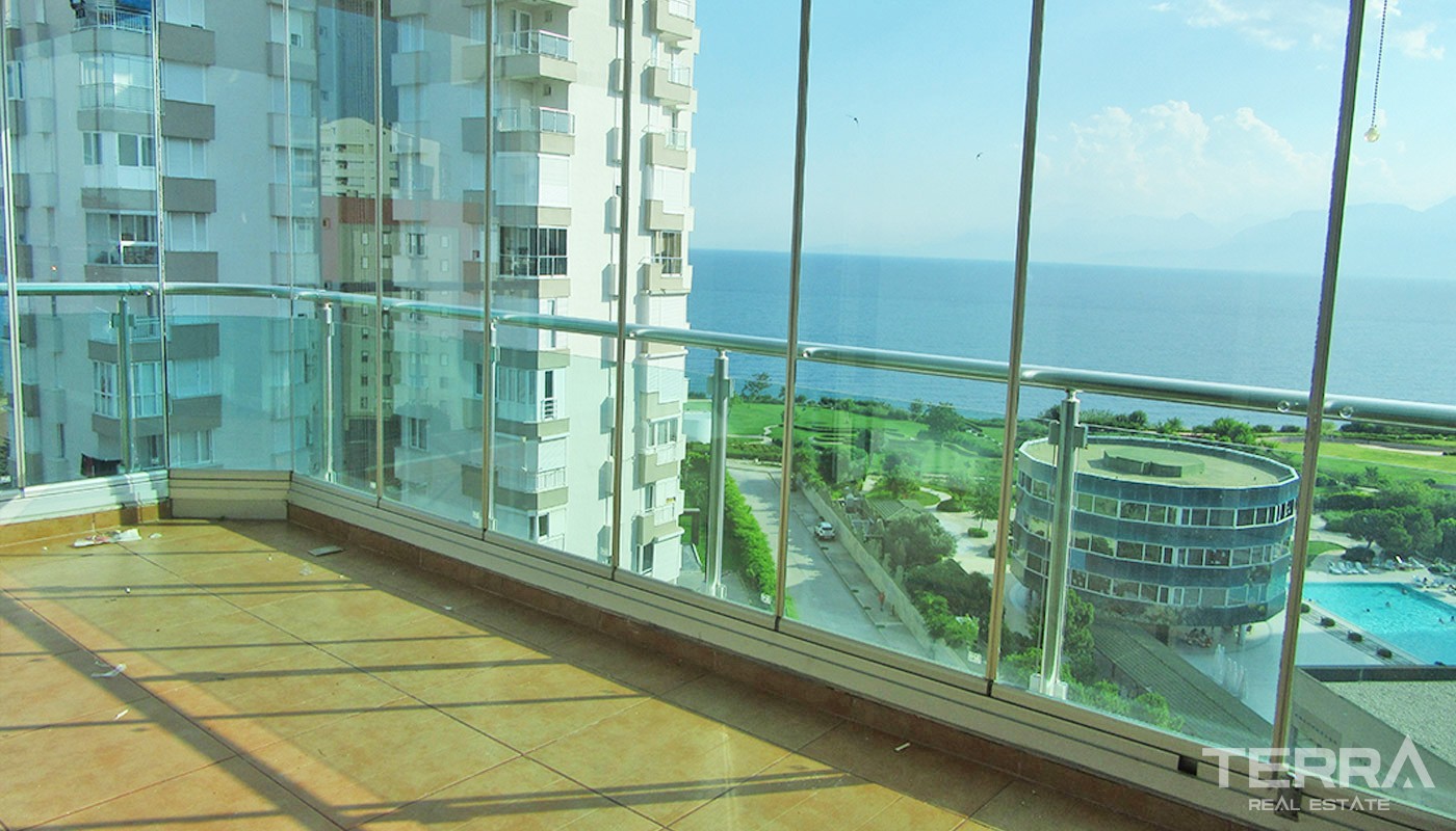 Seafront Antalya Apartment with Prime Location in Lara - 33388