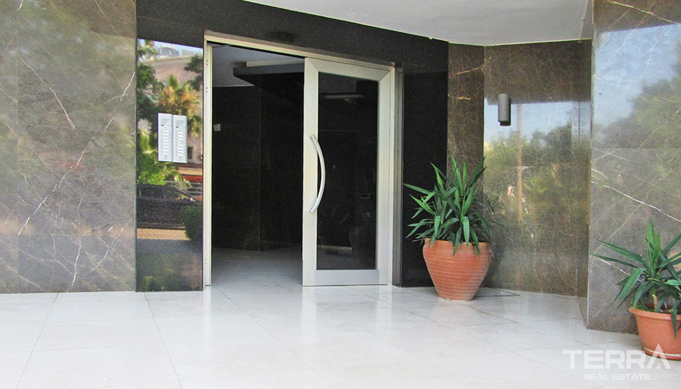Seafront Antalya Apartment with Prime Location in Lara - 33390