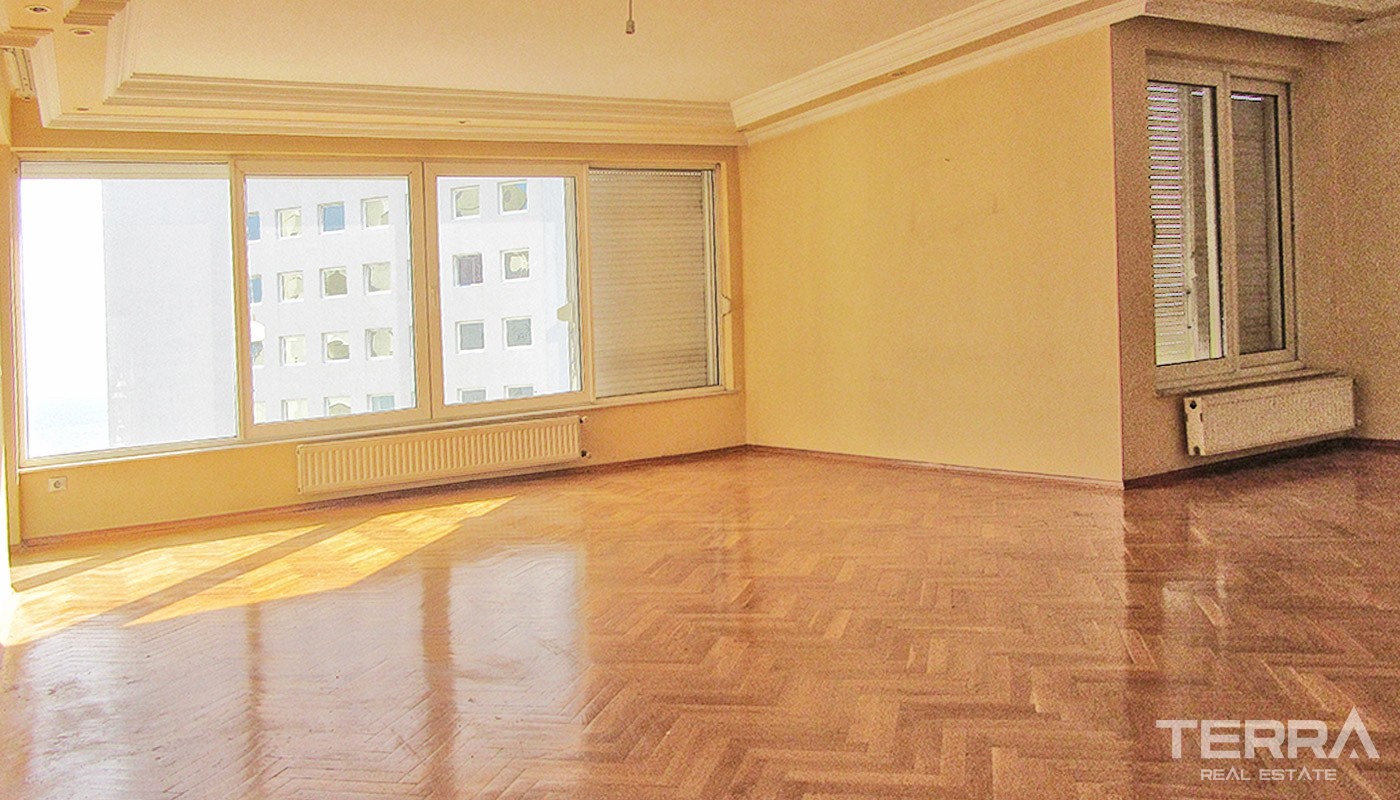 Seafront Antalya Apartment with Prime Location in Lara - 33392