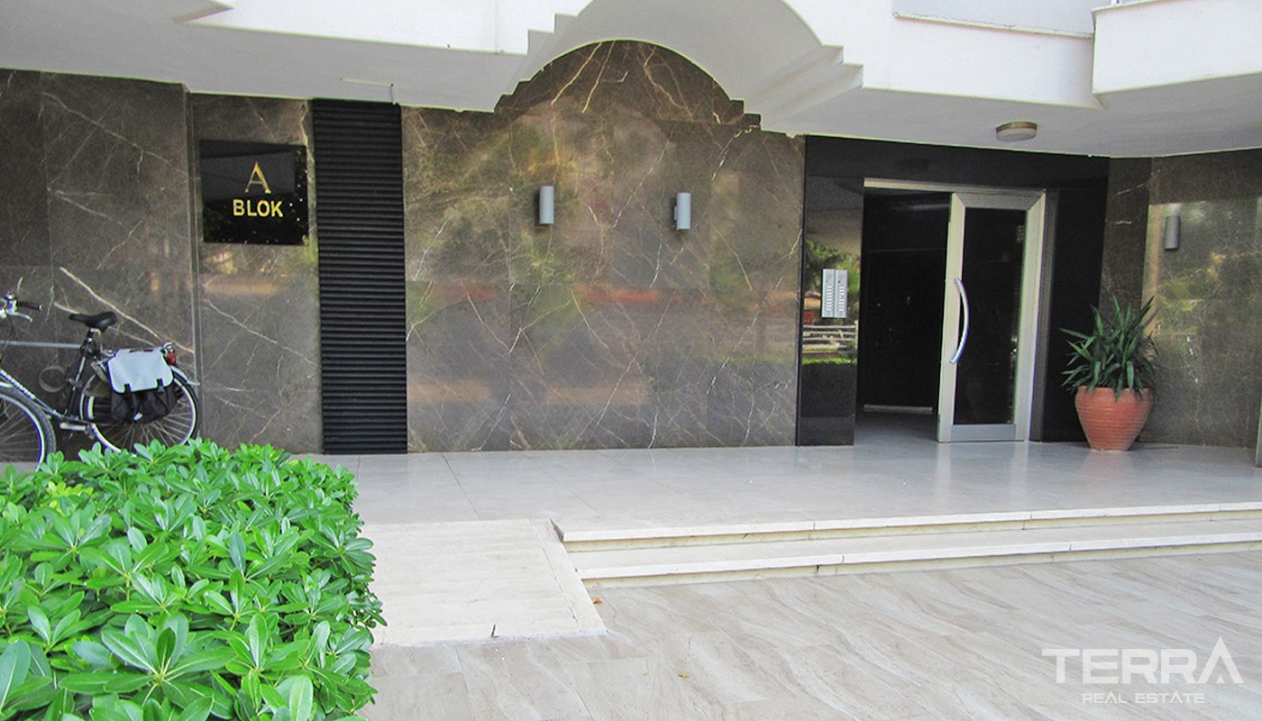 Seafront Antalya Apartment with Prime Location in Lara - 33393