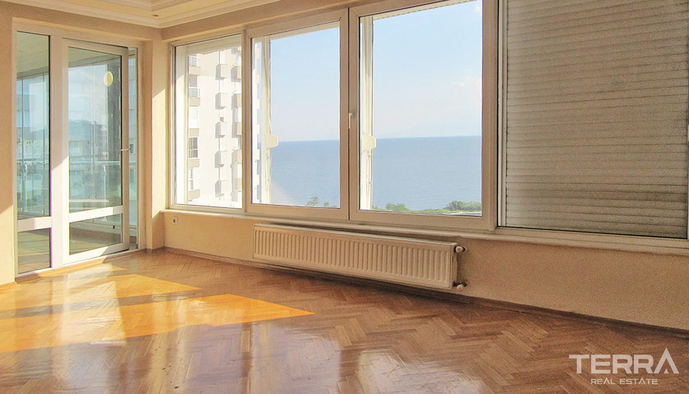 Seafront Antalya Apartment with Prime Location in Lara - 33394
