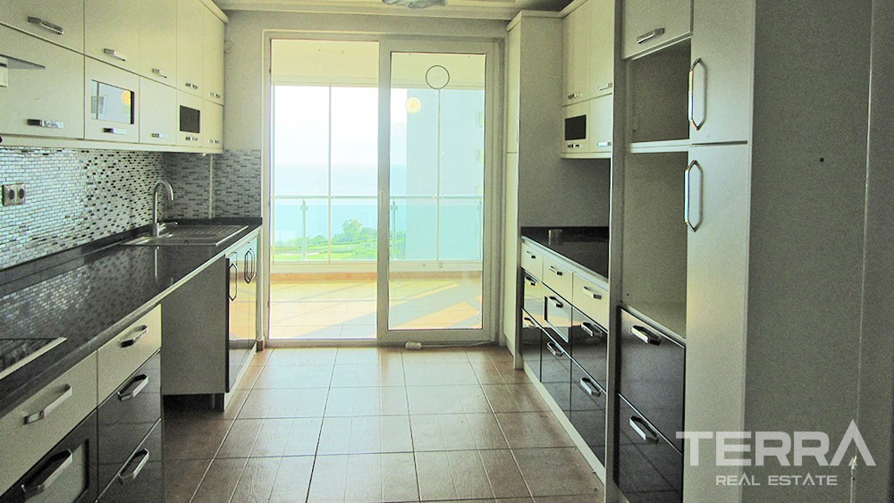 Seafront Antalya Apartment with Prime Location in Lara - 33396