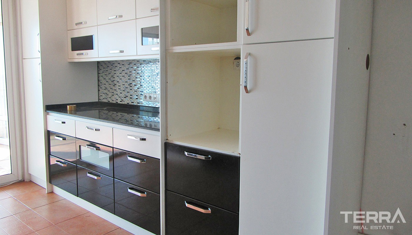 Seafront Antalya Apartment with Prime Location in Lara - 33397