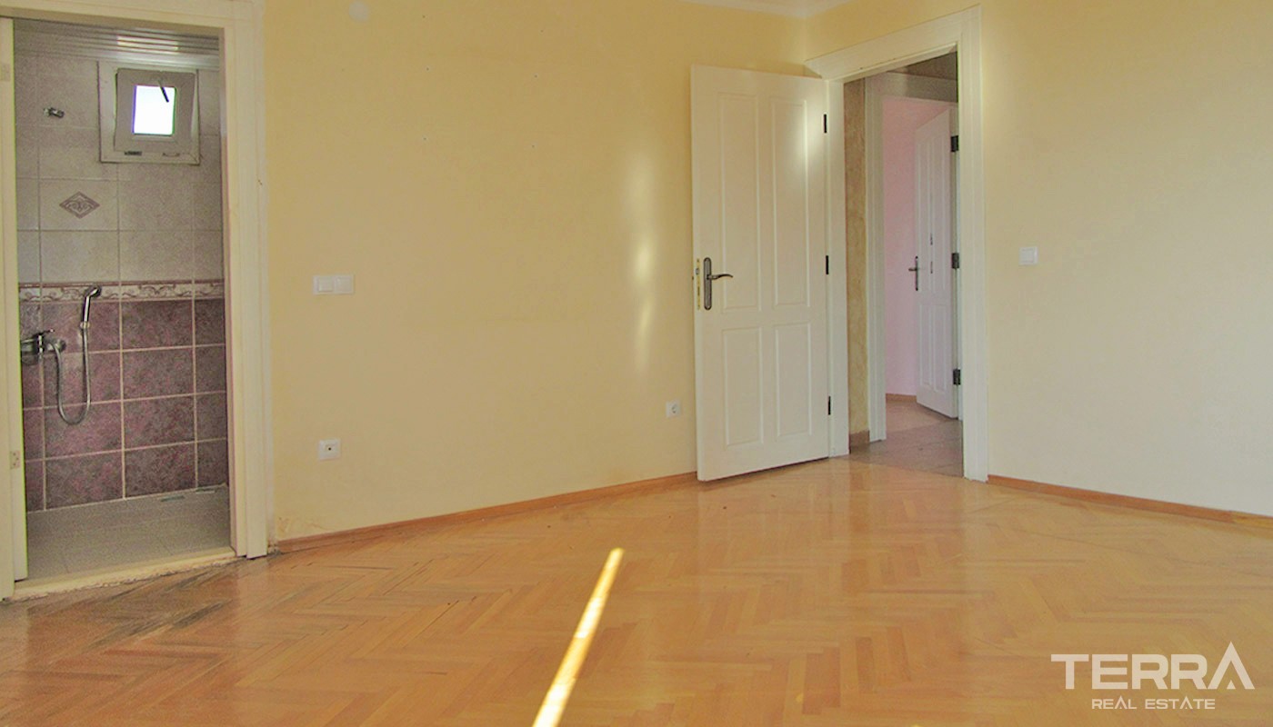 Seafront Antalya Apartment with Prime Location in Lara - 33398