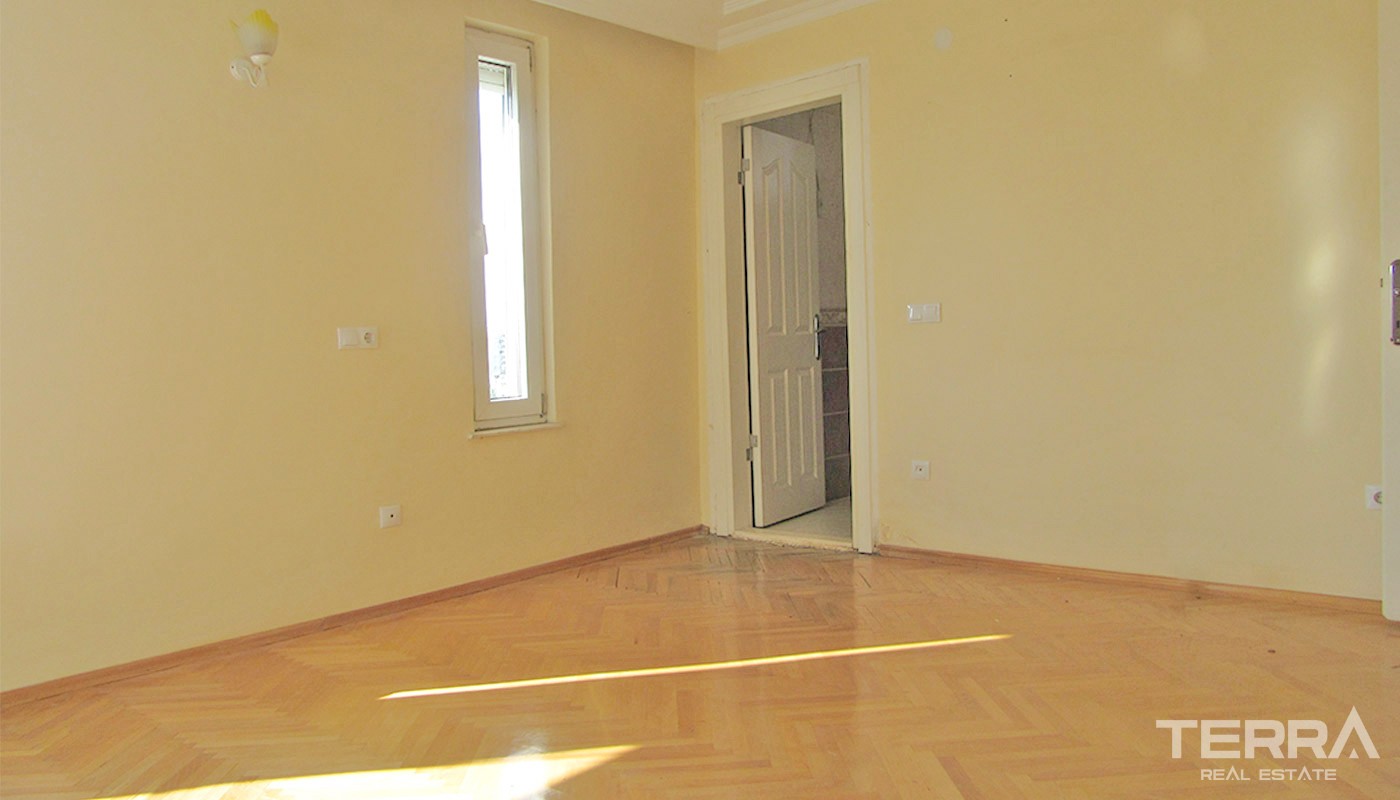 Seafront Antalya Apartment with Prime Location in Lara - 33399
