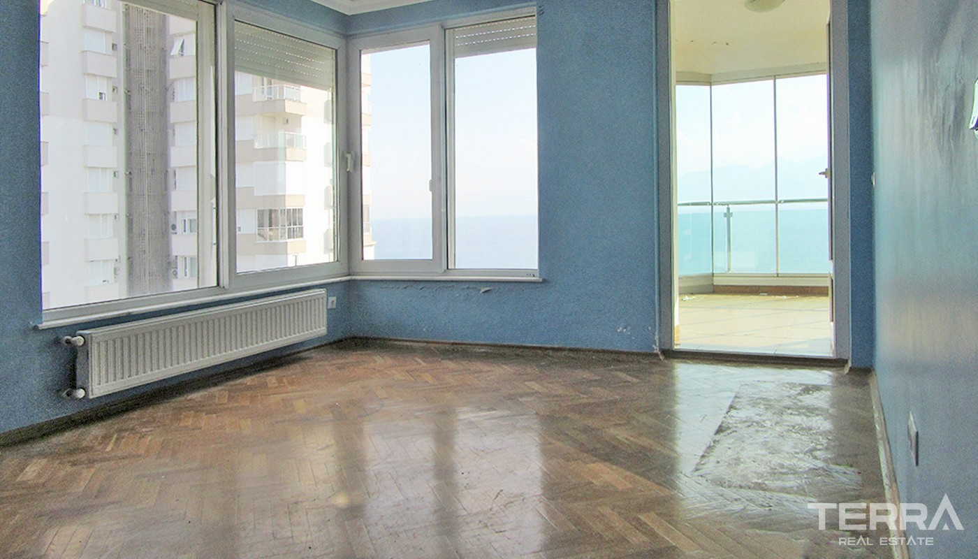 Seafront Antalya Apartment with Prime Location in Lara - 33400