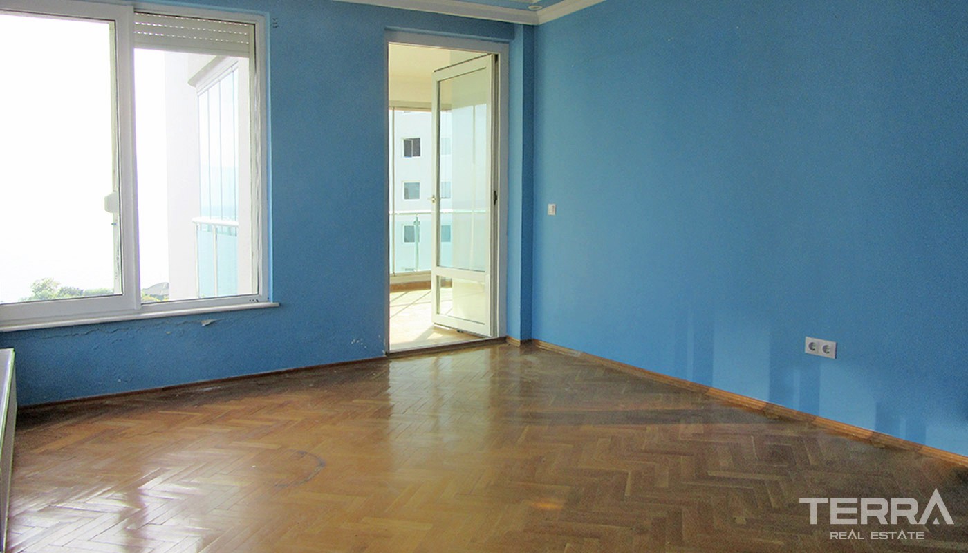 Seafront Antalya Apartment with Prime Location in Lara - 33402