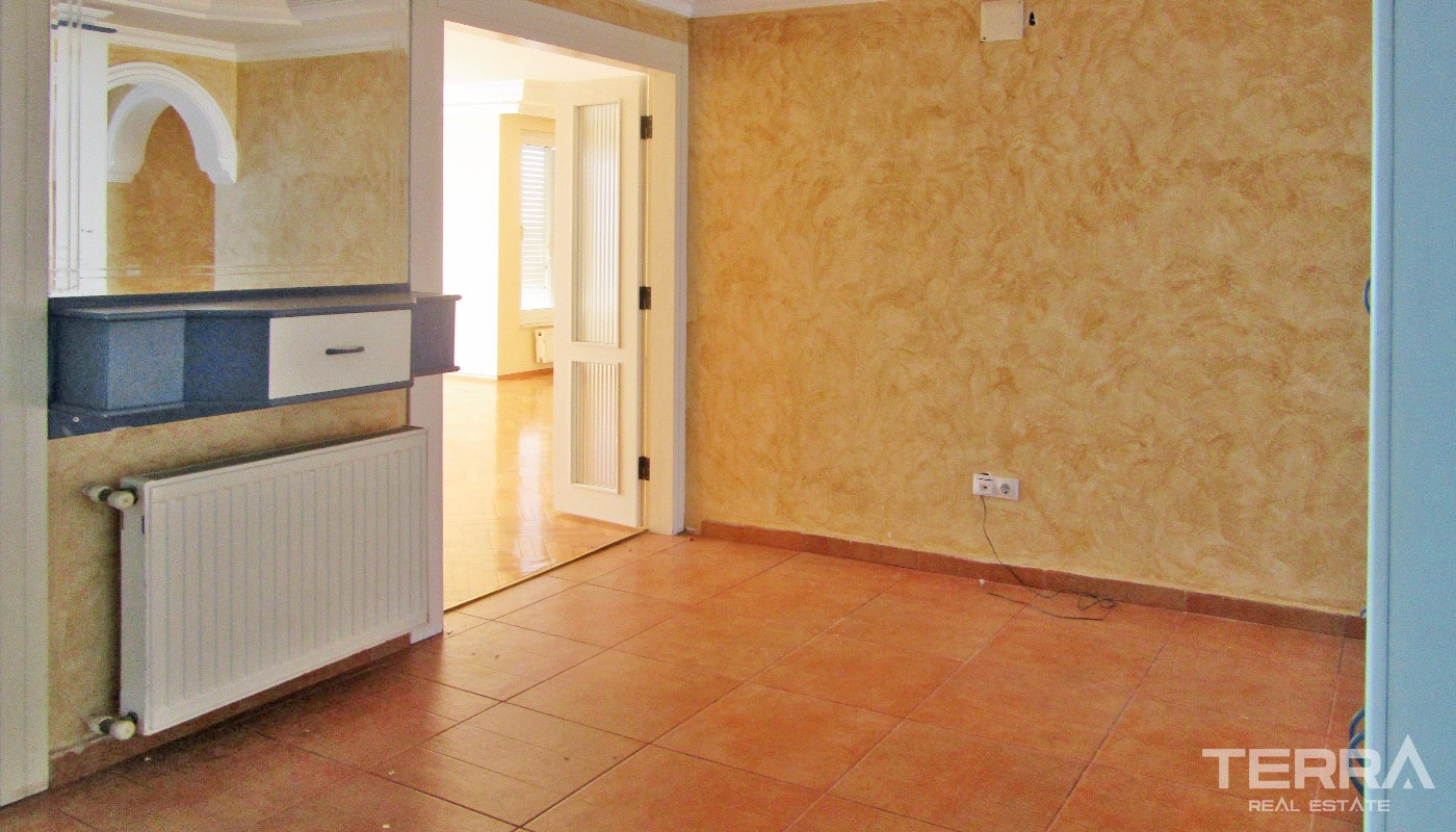 Seafront Antalya Apartment with Prime Location in Lara - 33404