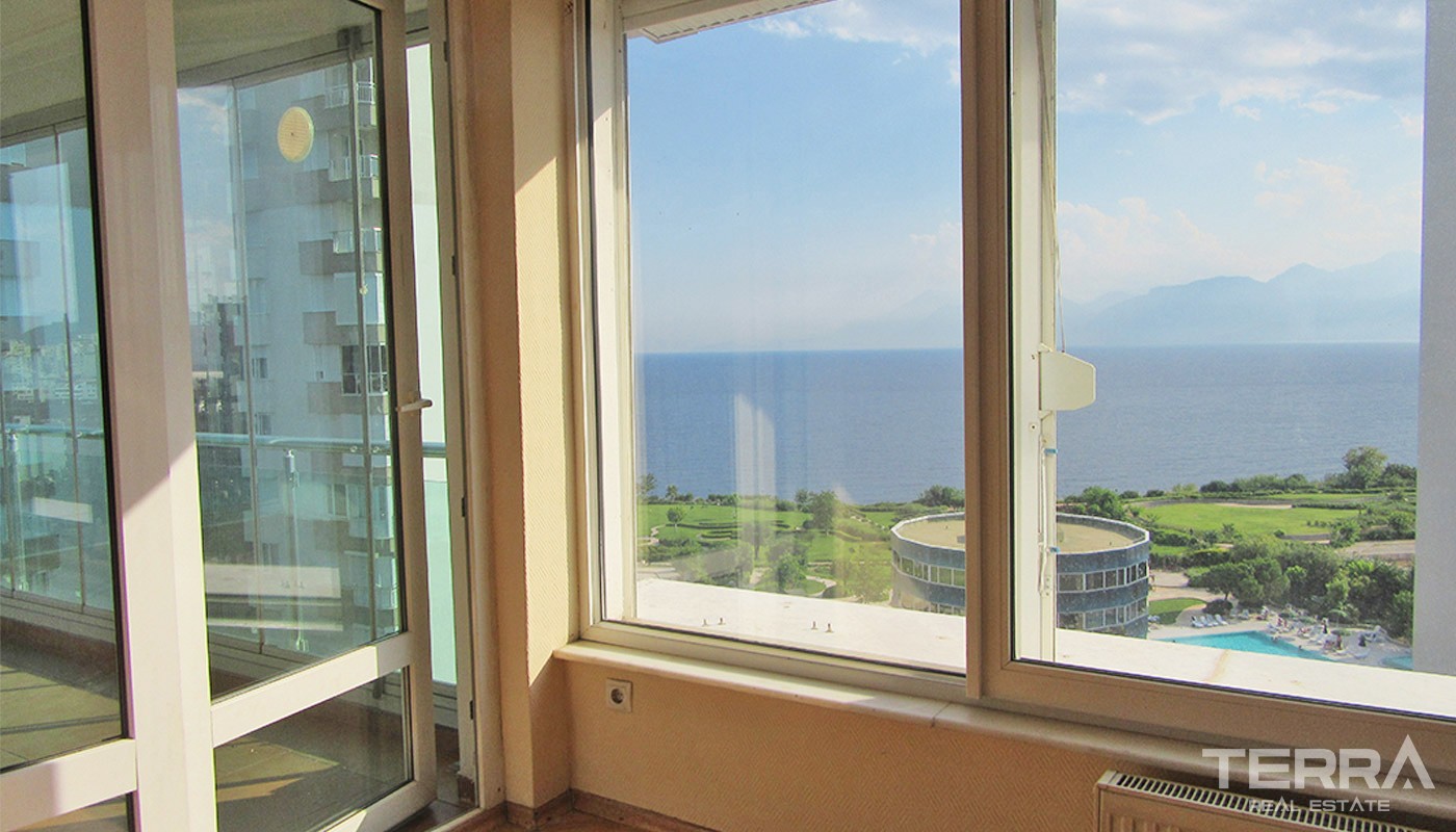 Seafront Antalya Apartment with Prime Location in Lara - 33406