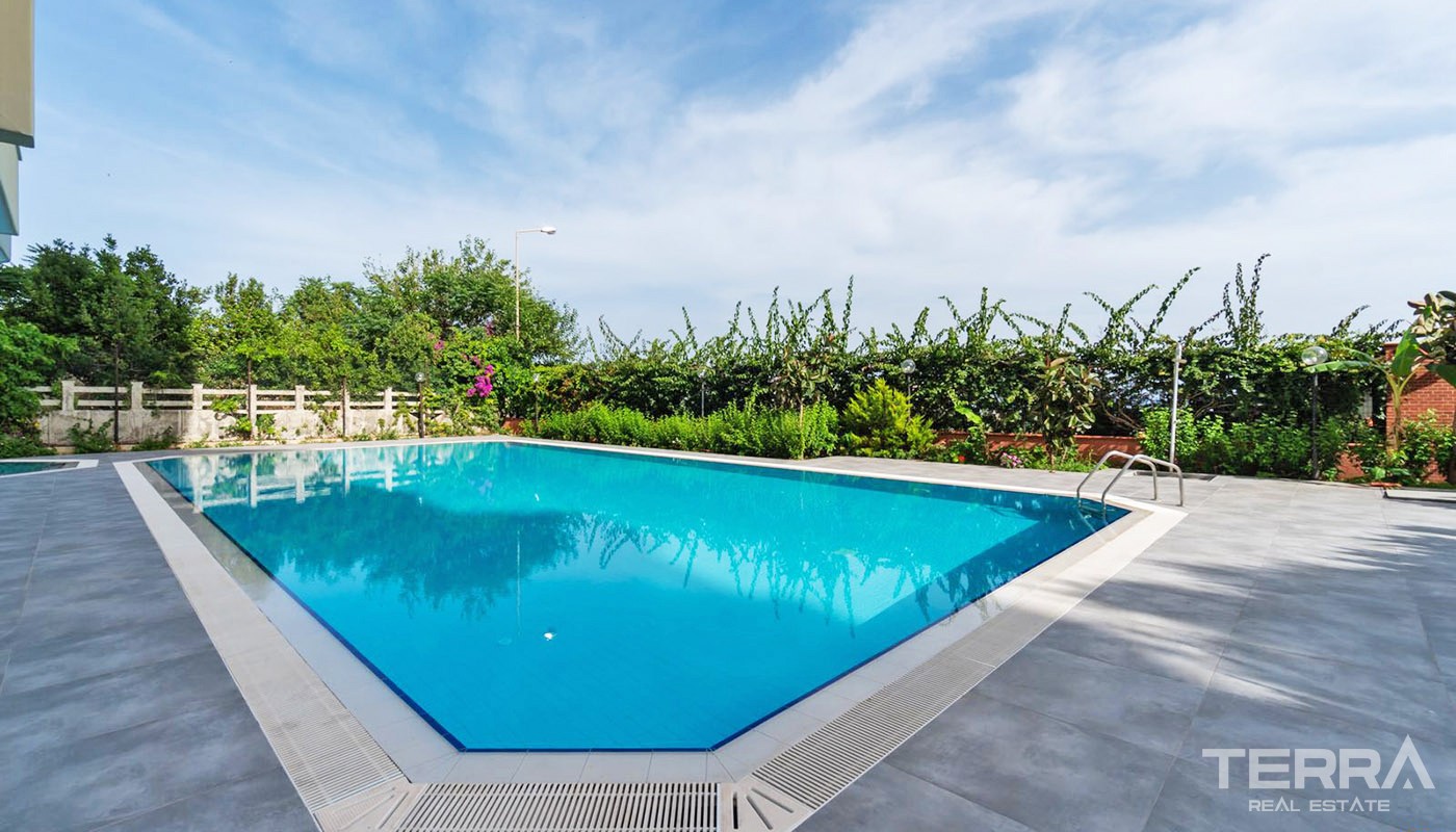 Unlimited Sea View Apartment in a Prestigious Area of Antalya Lara - 33415