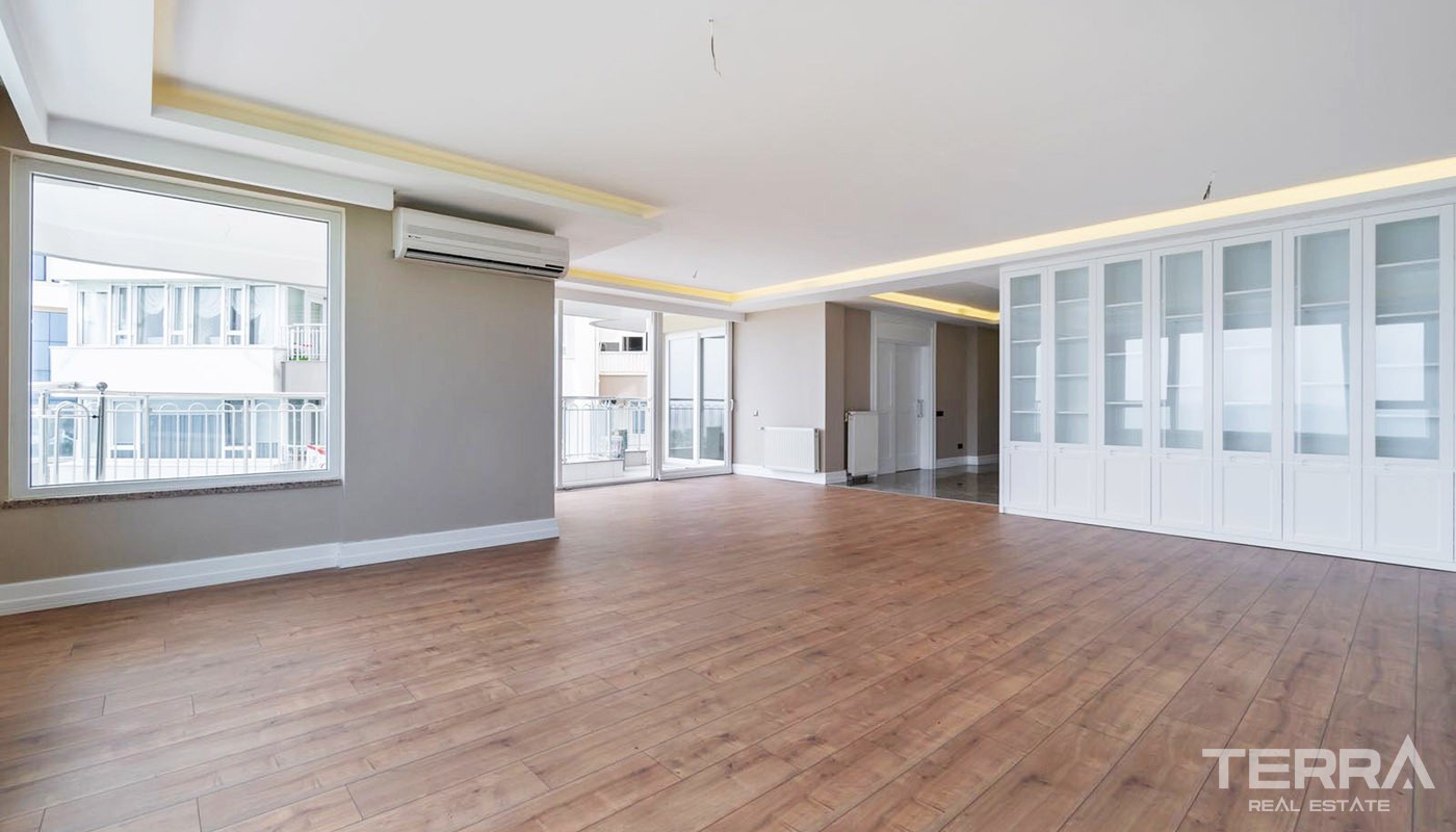 Unlimited Sea View Apartment in a Prestigious Area of Antalya Lara - 33422