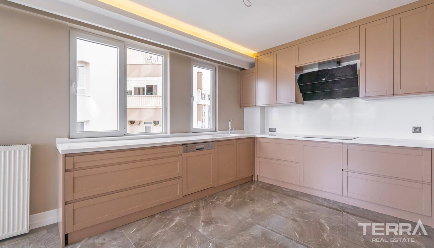 Unlimited Sea View Apartment in a Prestigious Area of Antalya Lara - 33425