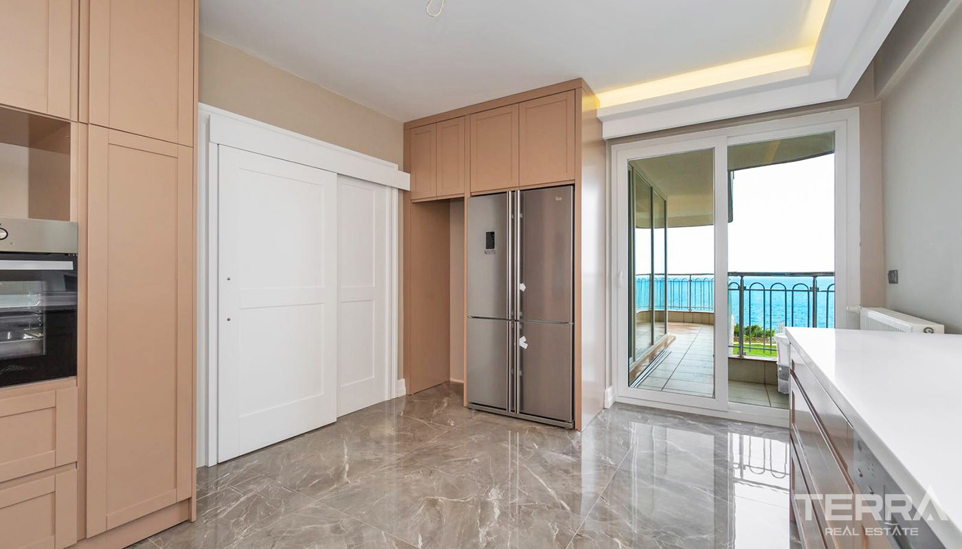 Unlimited Sea View Apartment in a Prestigious Area of Antalya Lara - 33427