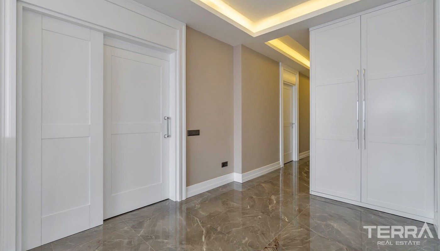 Unlimited Sea View Apartment in a Prestigious Area of Antalya Lara - 33441
