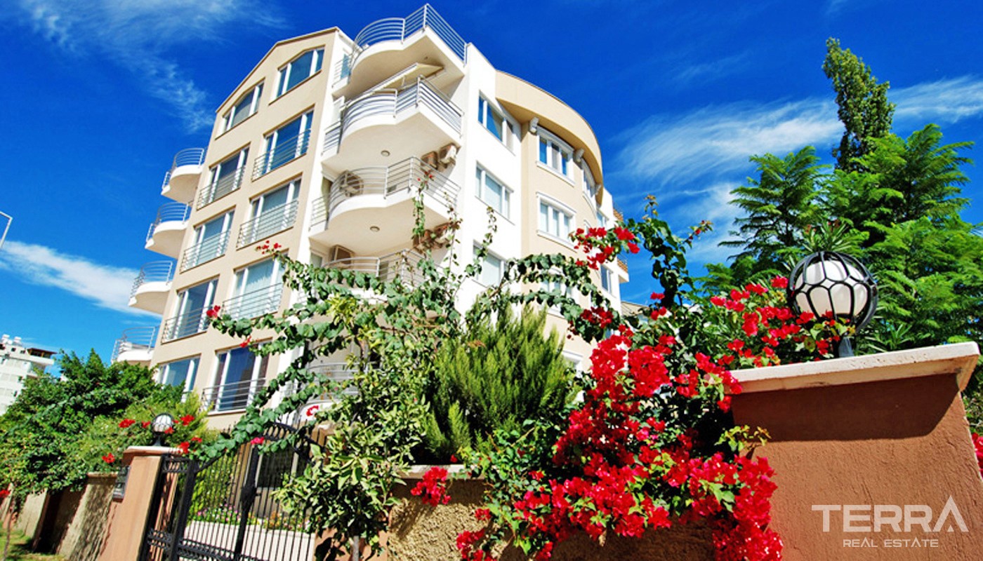 Family Apartment for Sale in Antalya Konyaaltı near the Beach - 33629