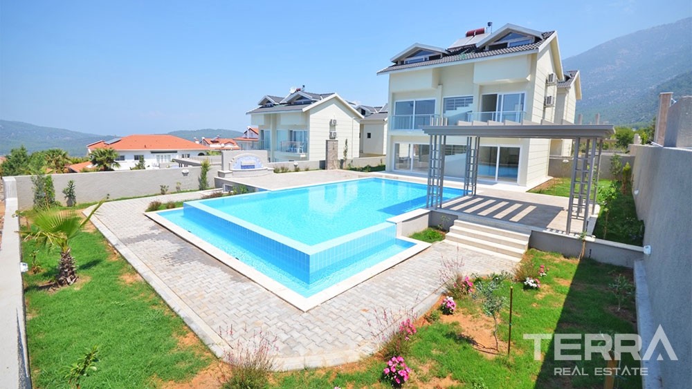 Moderne freistehende Villa mit privatem Pool zum Verkauf in Fethiye