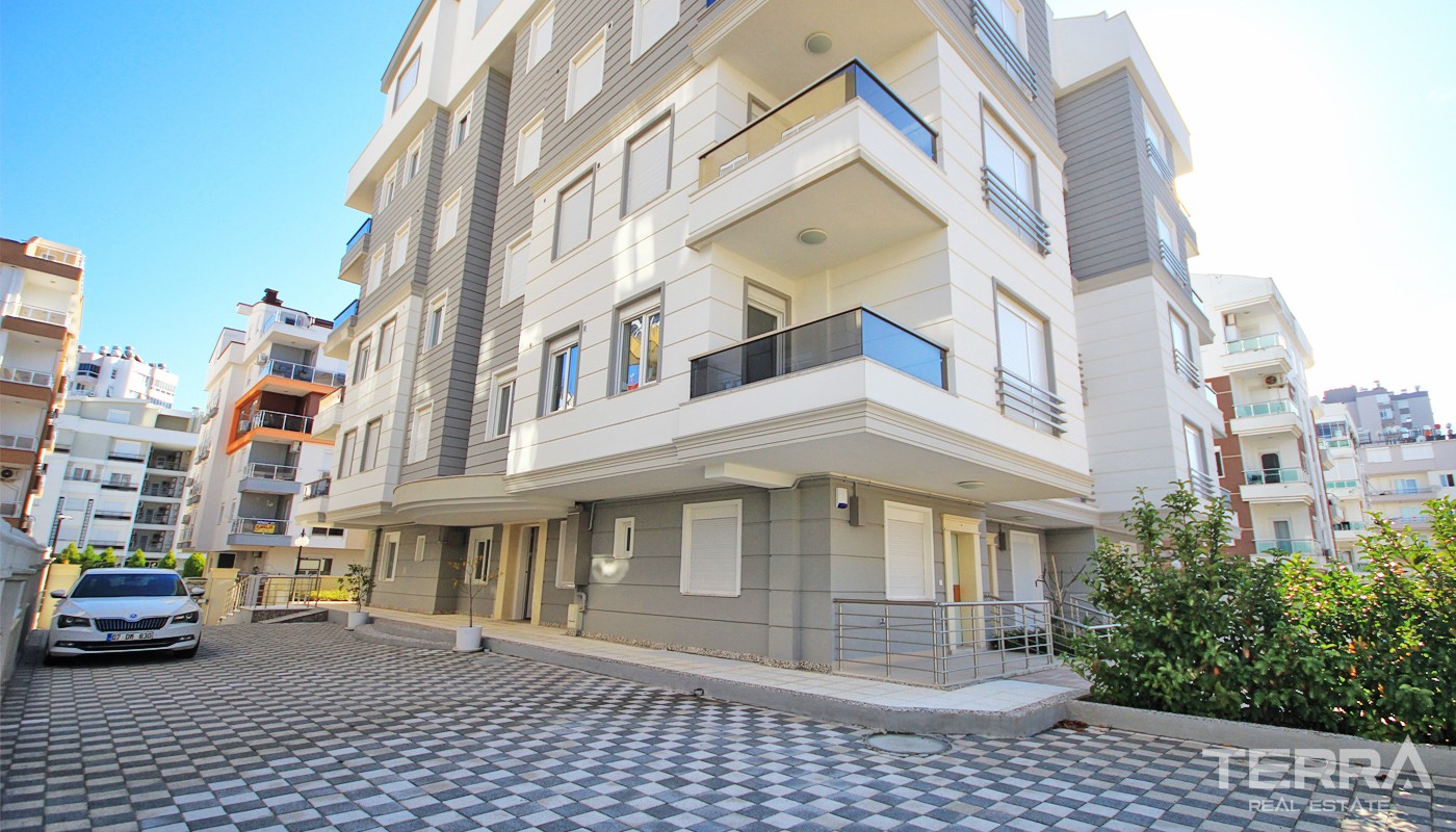 Ready Antalya Flats for Sale Located 600 m from Konyaaltı Beach - 34074