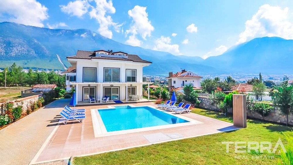 Villa de Luxe à Vendre Avec Jardin et Piscine Privée à Fethiye Ovacık