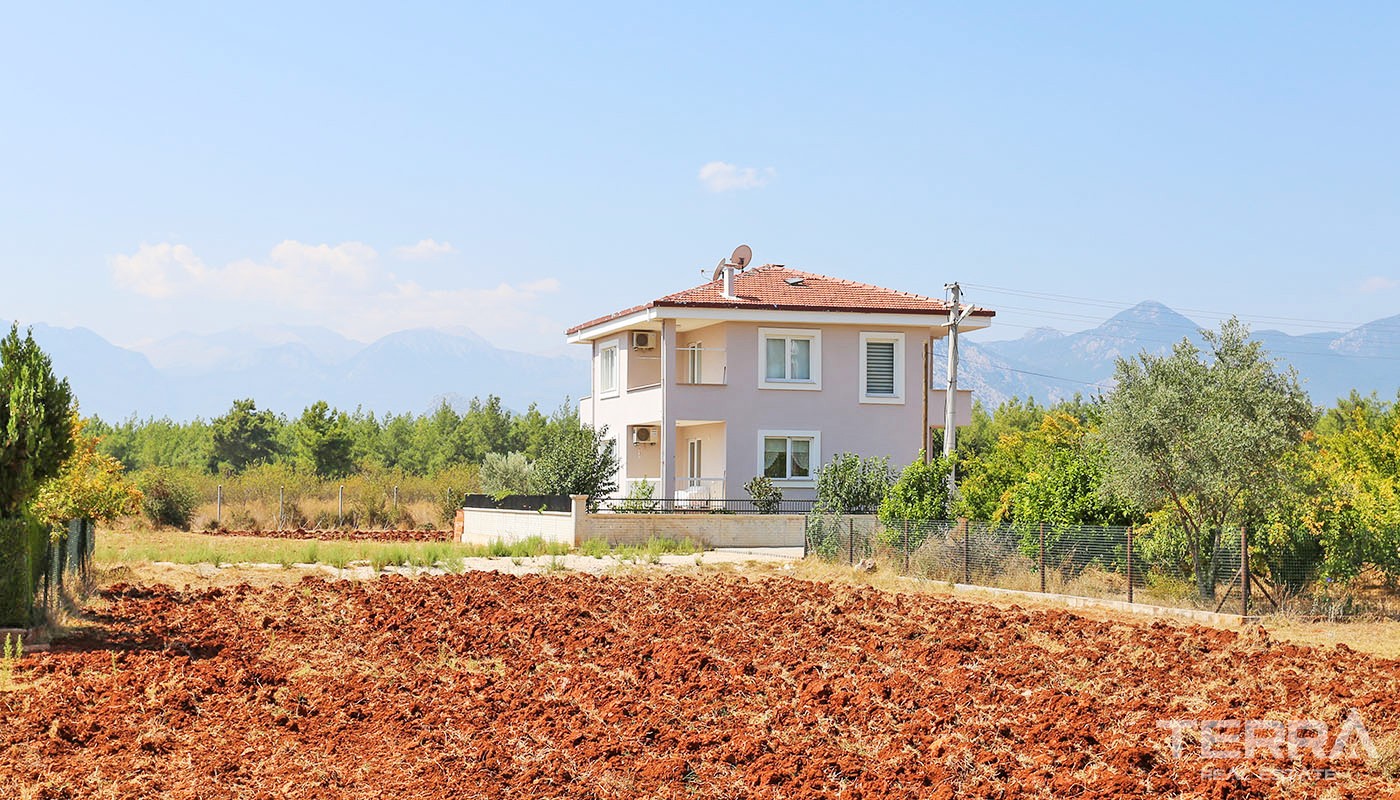 Resale Detached House with Spacious Garden in Döşemealtı Antalya - 34467