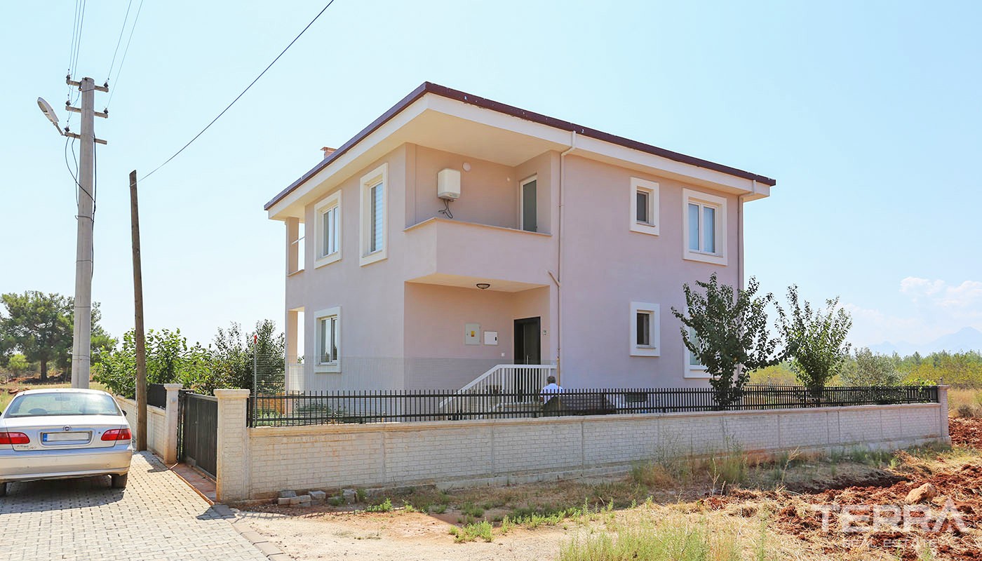 Resale Detached House with Spacious Garden in Döşemealtı Antalya - 34469