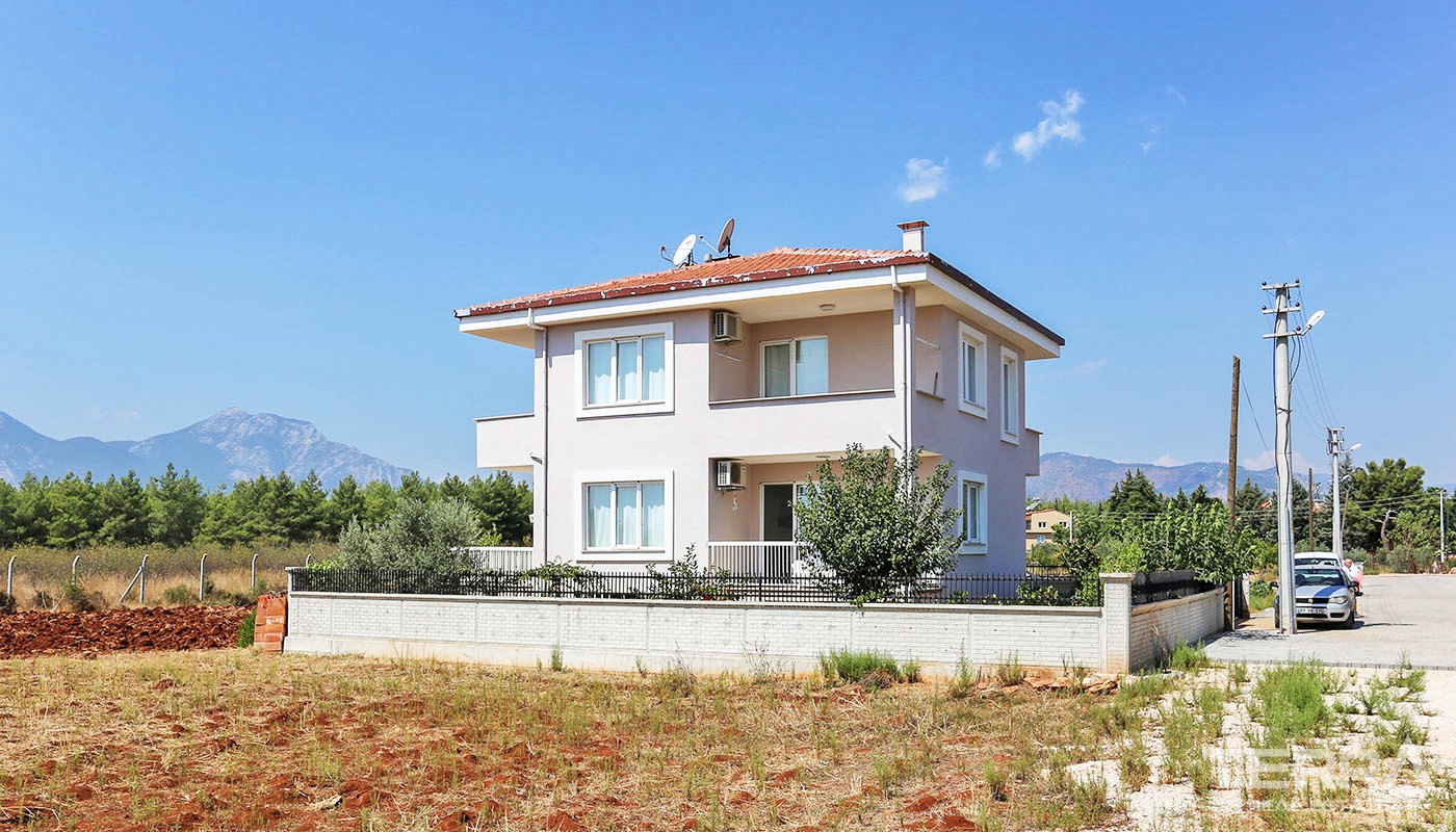 Resale Detached House with Spacious Garden in Döşemealtı Antalya