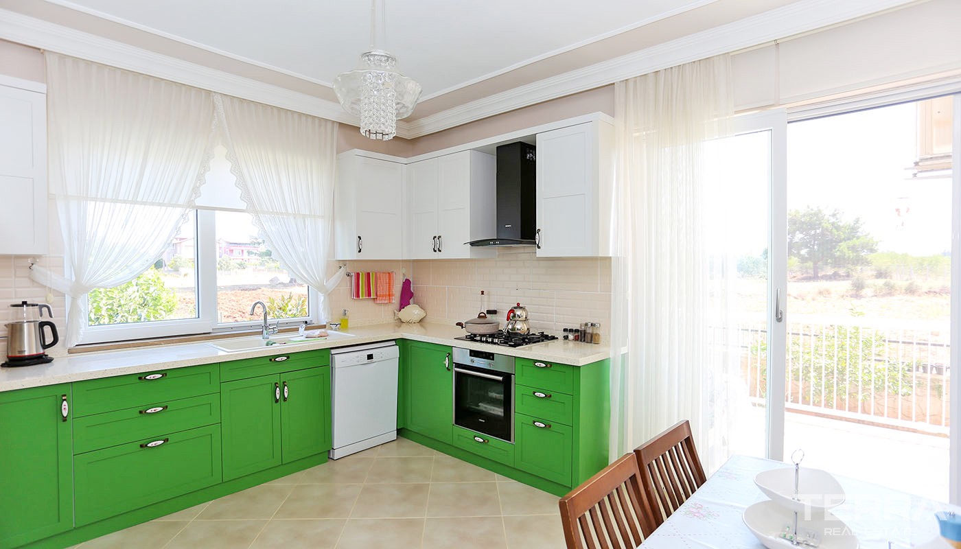 Resale Detached House with Spacious Garden in Döşemealtı Antalya - 34477