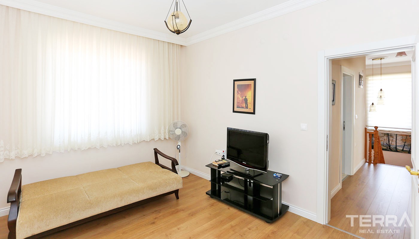 Resale Detached House with Spacious Garden in Döşemealtı Antalya - 34482