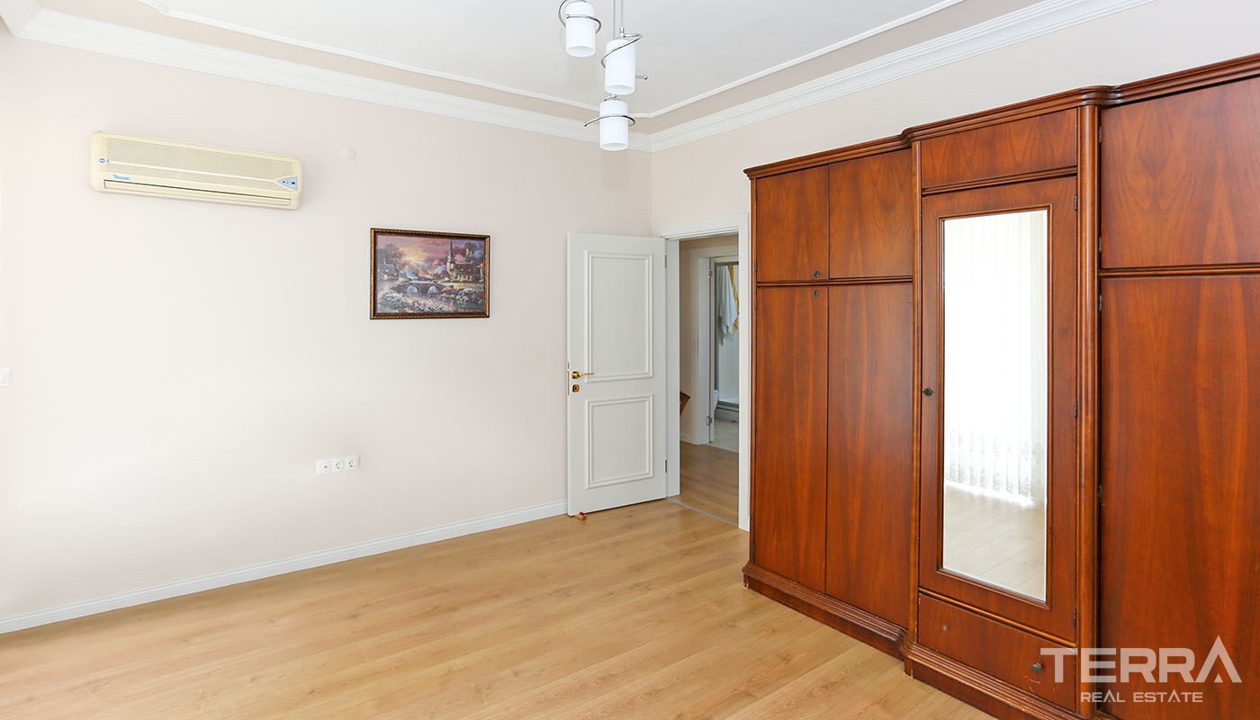 Resale Detached House with Spacious Garden in Döşemealtı Antalya - 34484