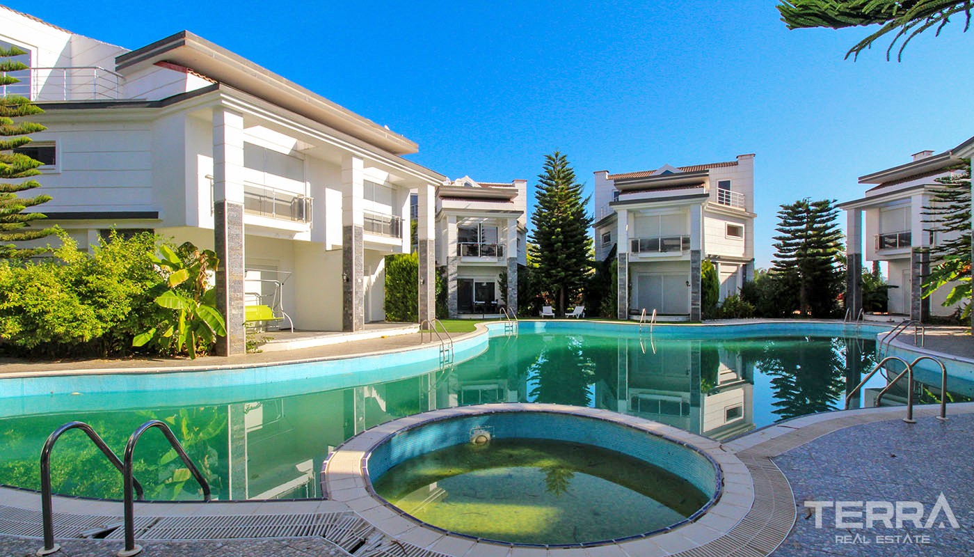 High-quality Villas in Antalya Located at a Prestigious area in Lara - 34584