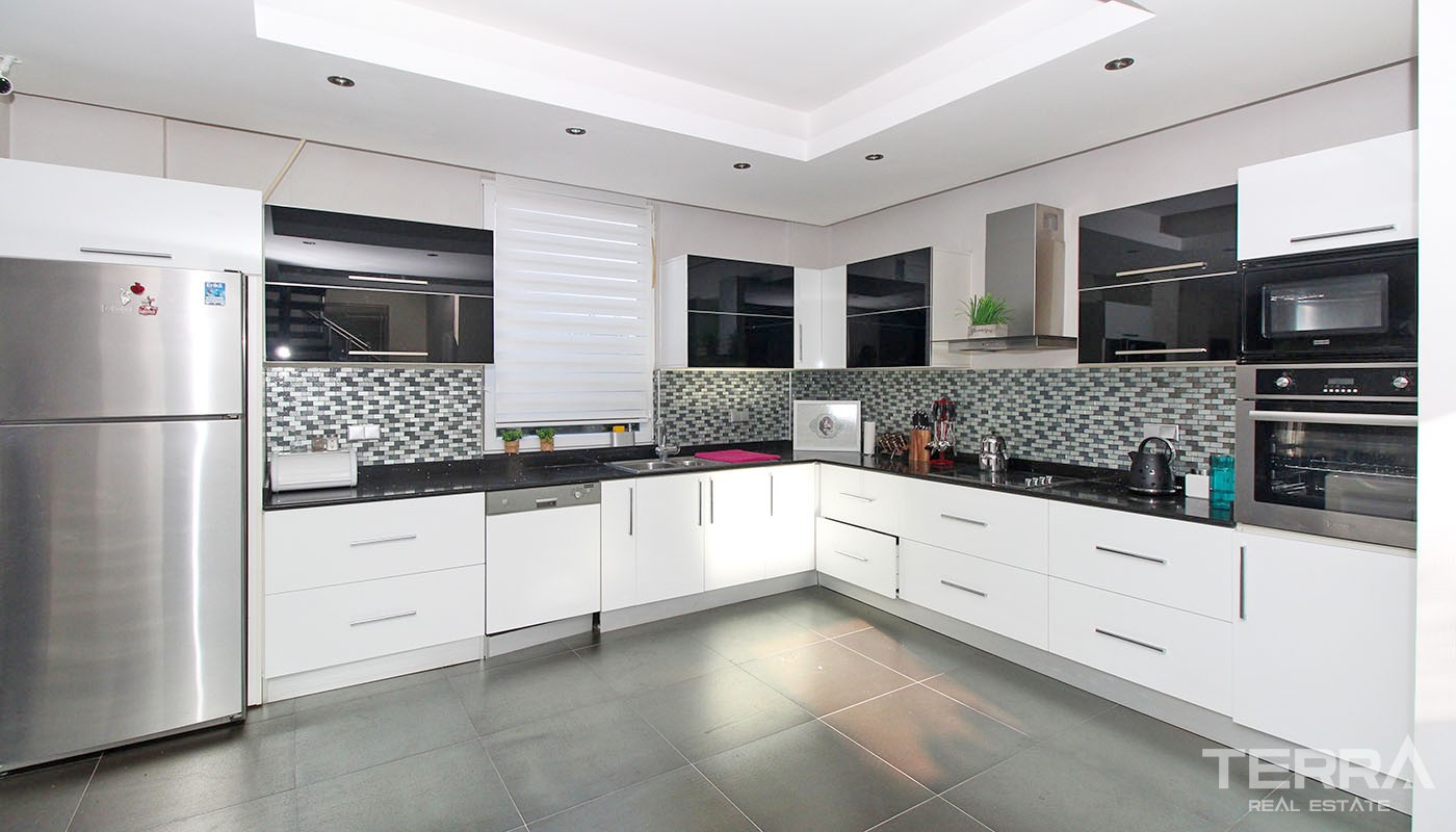 High-quality Villas in Antalya Located at a Prestigious area in Lara - 34593