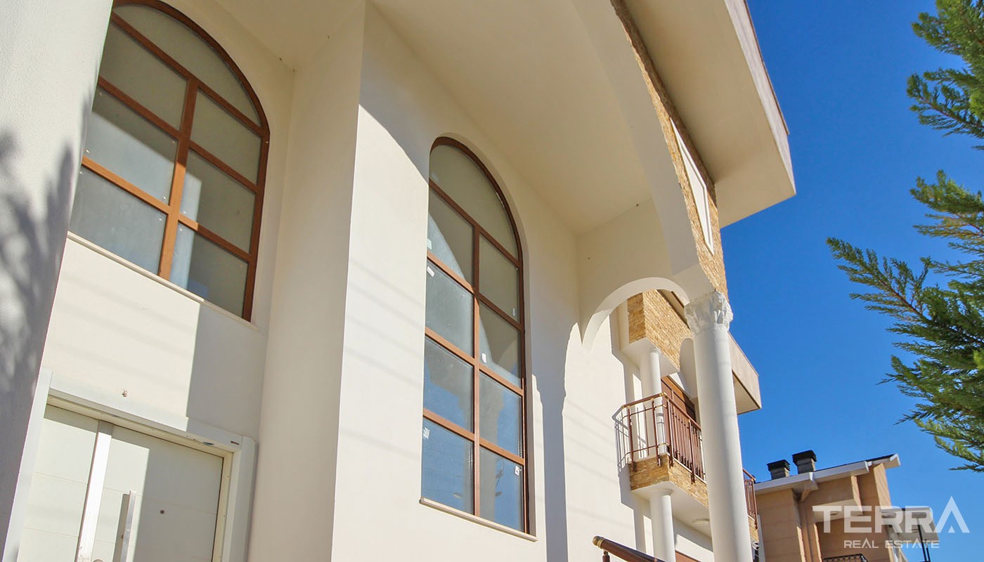 First-class Villa for Sale in Antalya Döşemealtı with Private Pool - 34723