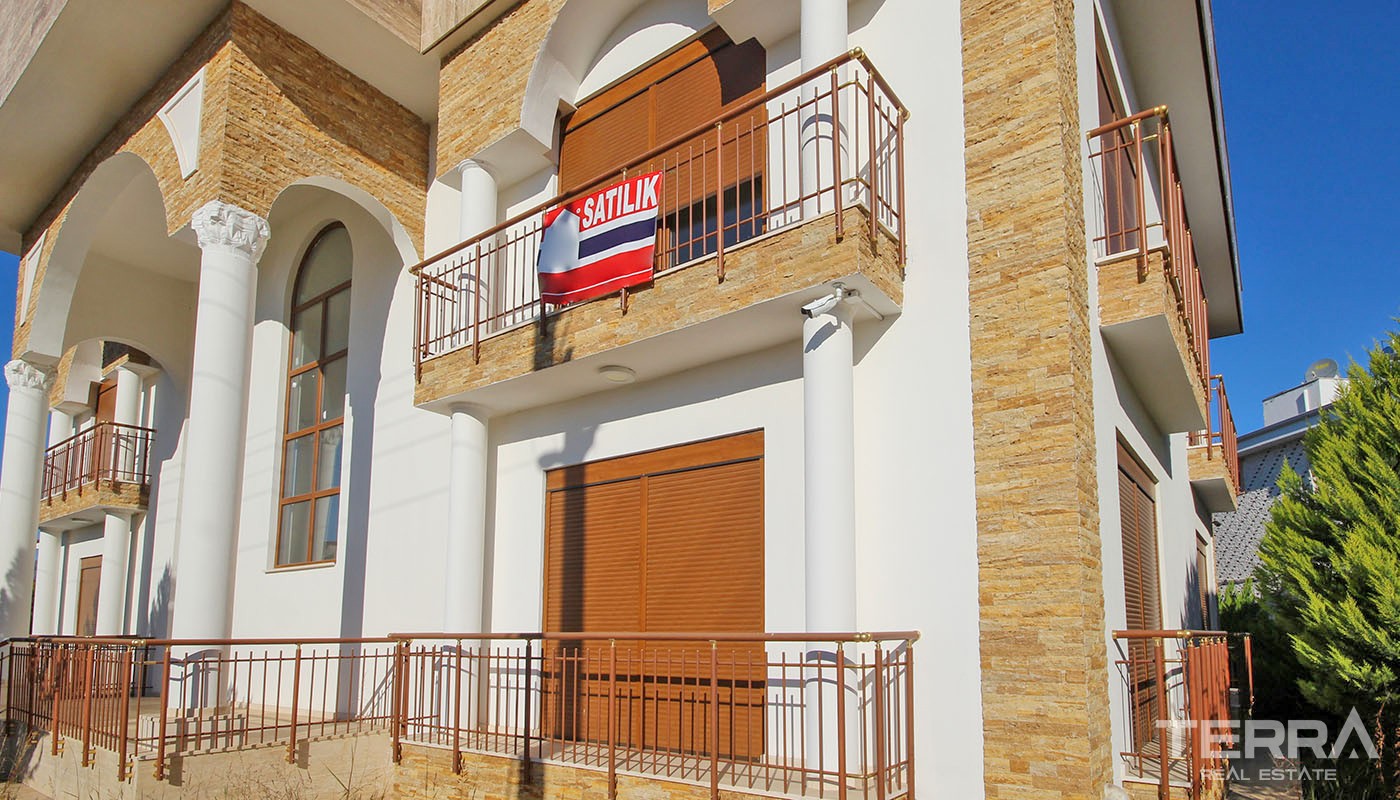 First-class Villa for Sale in Antalya Döşemealtı with Private Pool - 34724