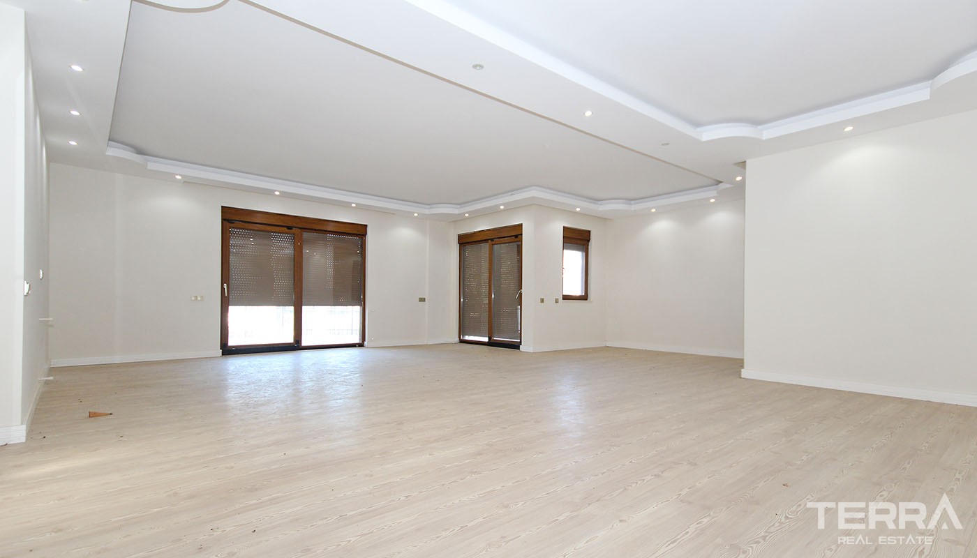 First-class Villa for Sale in Antalya Döşemealtı with Private Pool - 34725